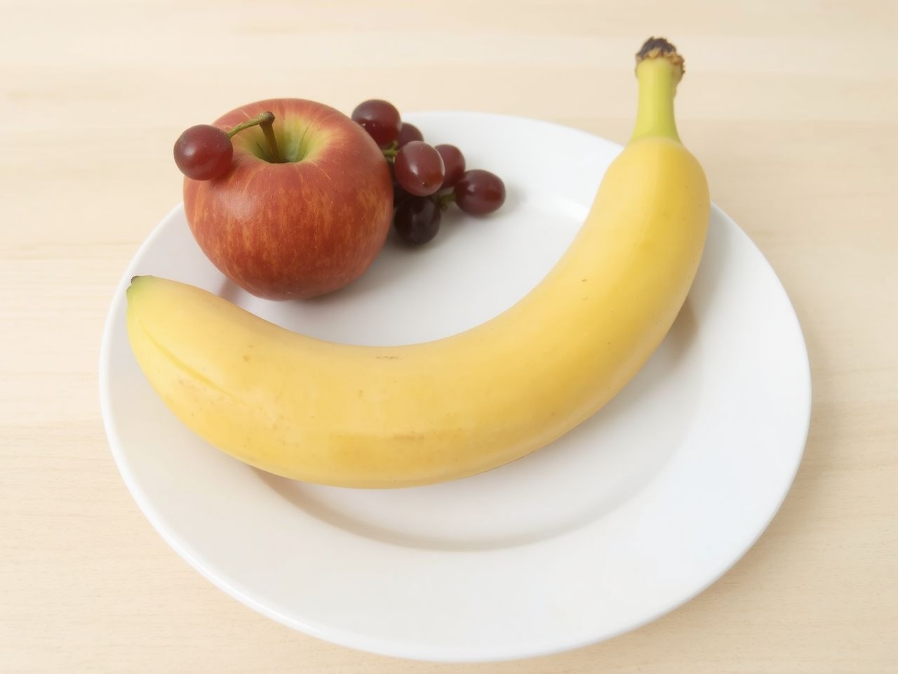 A banán kalóriatartalma közepes, energiadús gyümölcsök között áll.