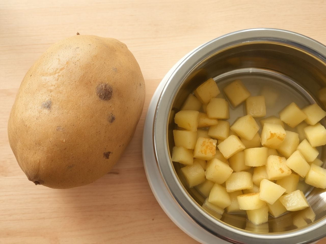 A burgonya könnyen emészthető szénhidrátforrás kutyák számára.