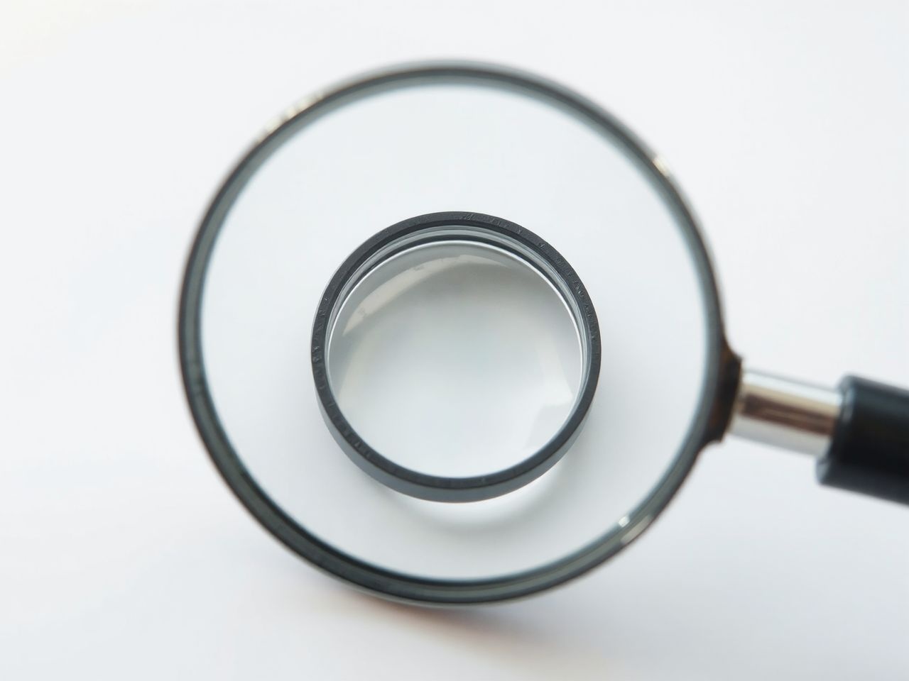 A lencse allergia diagnózisa bőrpróbával és vérvizsgálattal történik.