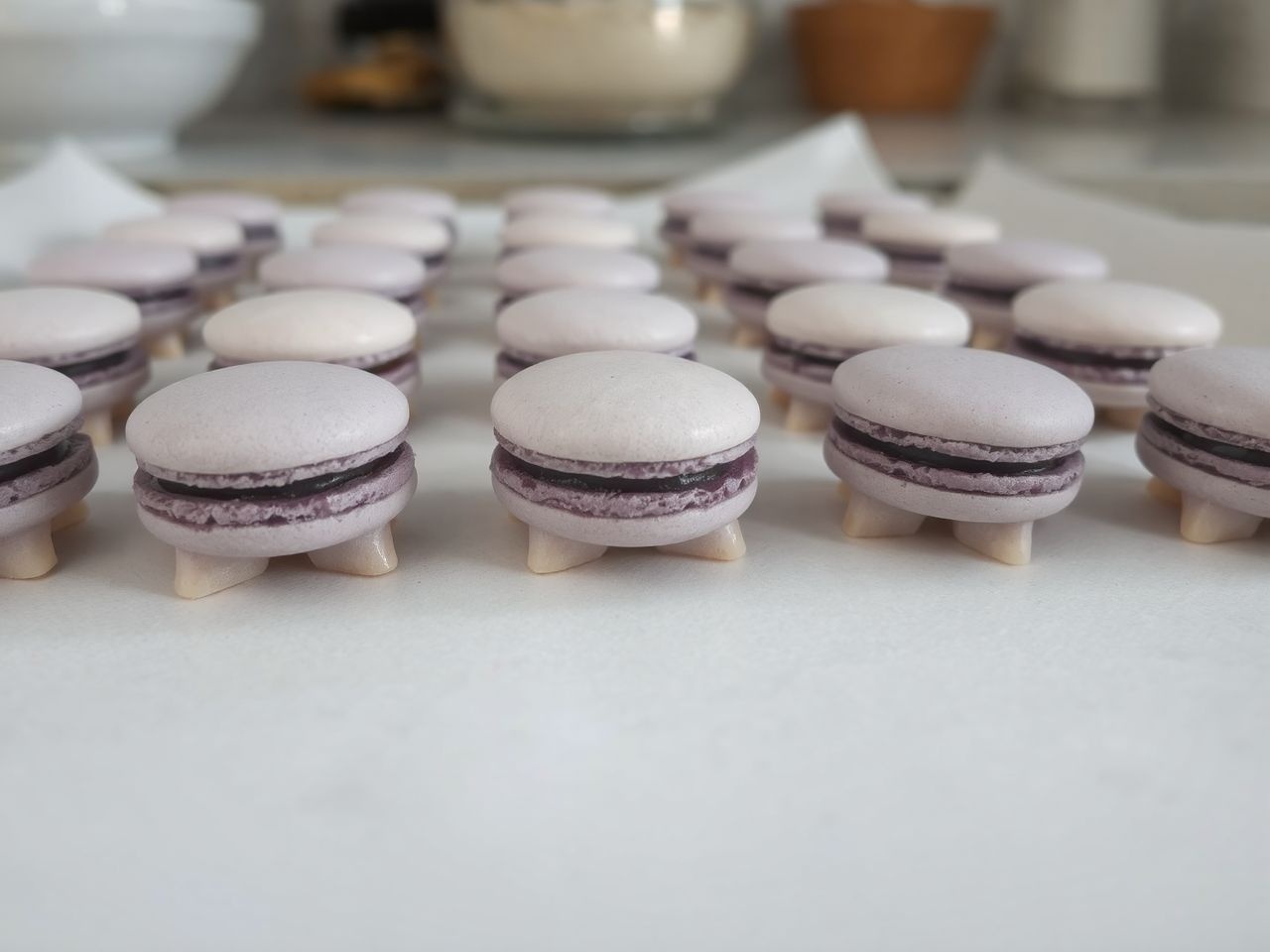 A croûtage pihentetés sima kérget és roppanós macaronokat eredményez.