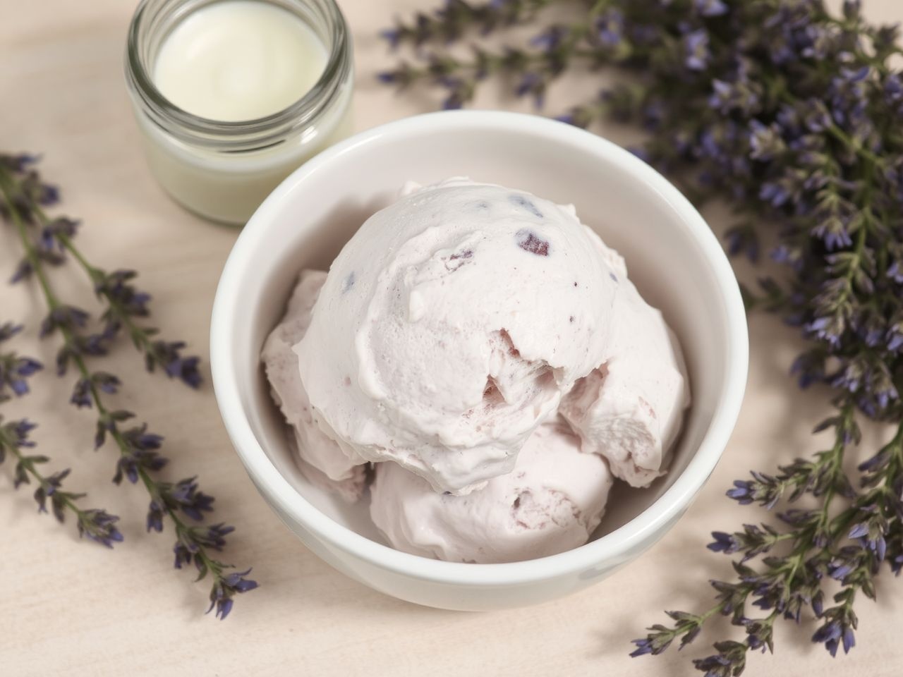 A krémesség titka a lassú keverés és a megfelelő zsírtartalom.