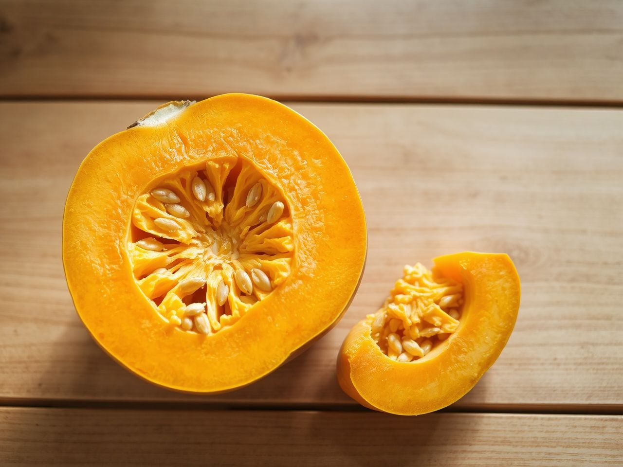 A sütőtökben található béta-karotin védi a szem retináját.