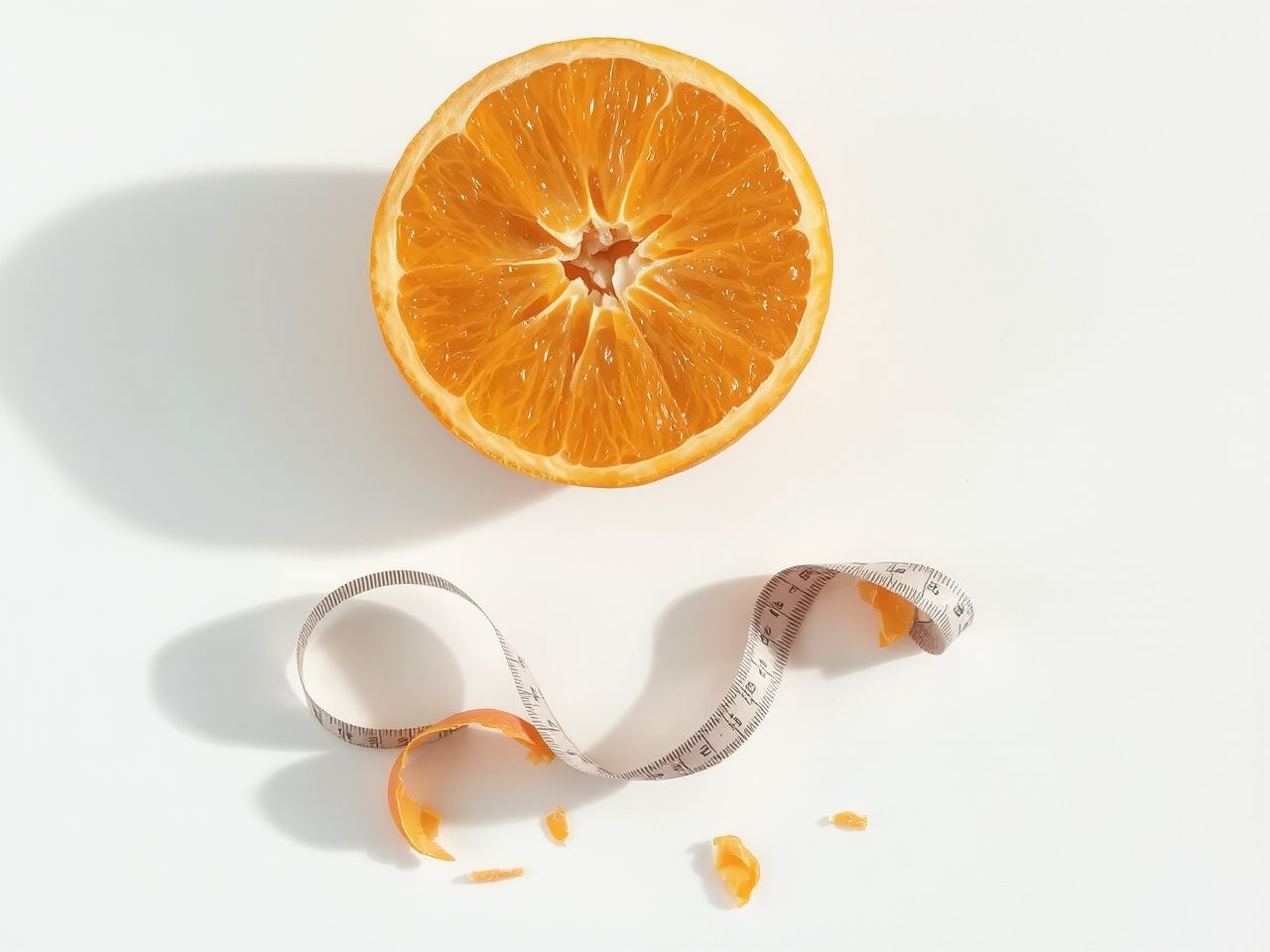 A túlzott narancsfogyasztás gyomorégést és fogzománc károsodást okozhat.