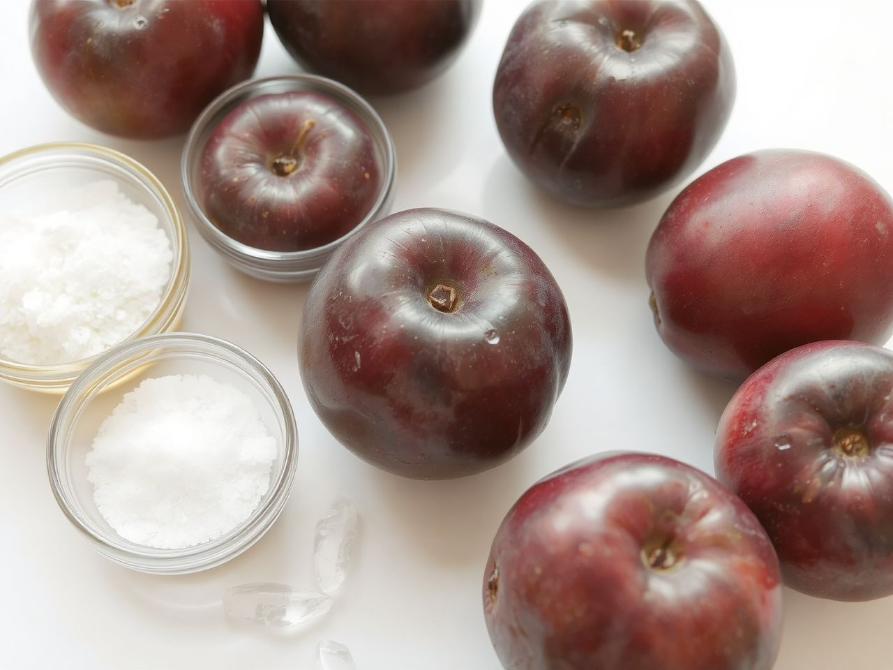 A szilvában a fruktóz, glükóz és szorbit édes ízt ad.