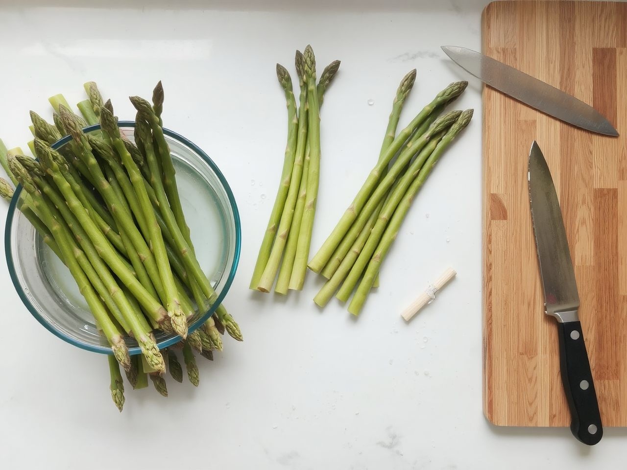 A spárgát frissen tárold, a szár végét vágd le.